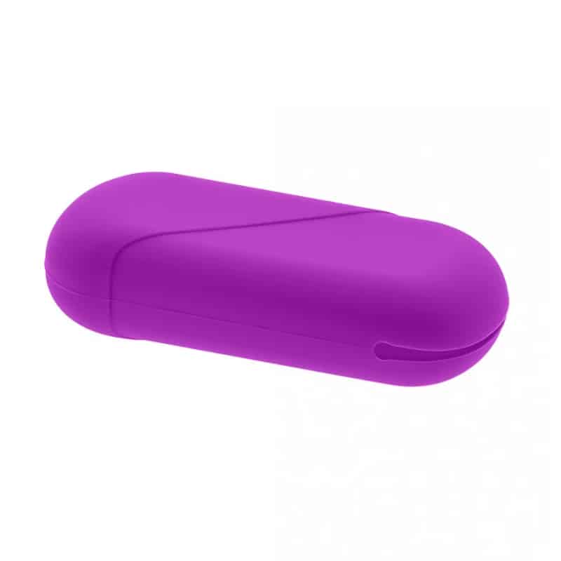 Disc menstrual estoig lila per portar-lo i guardar-lo.