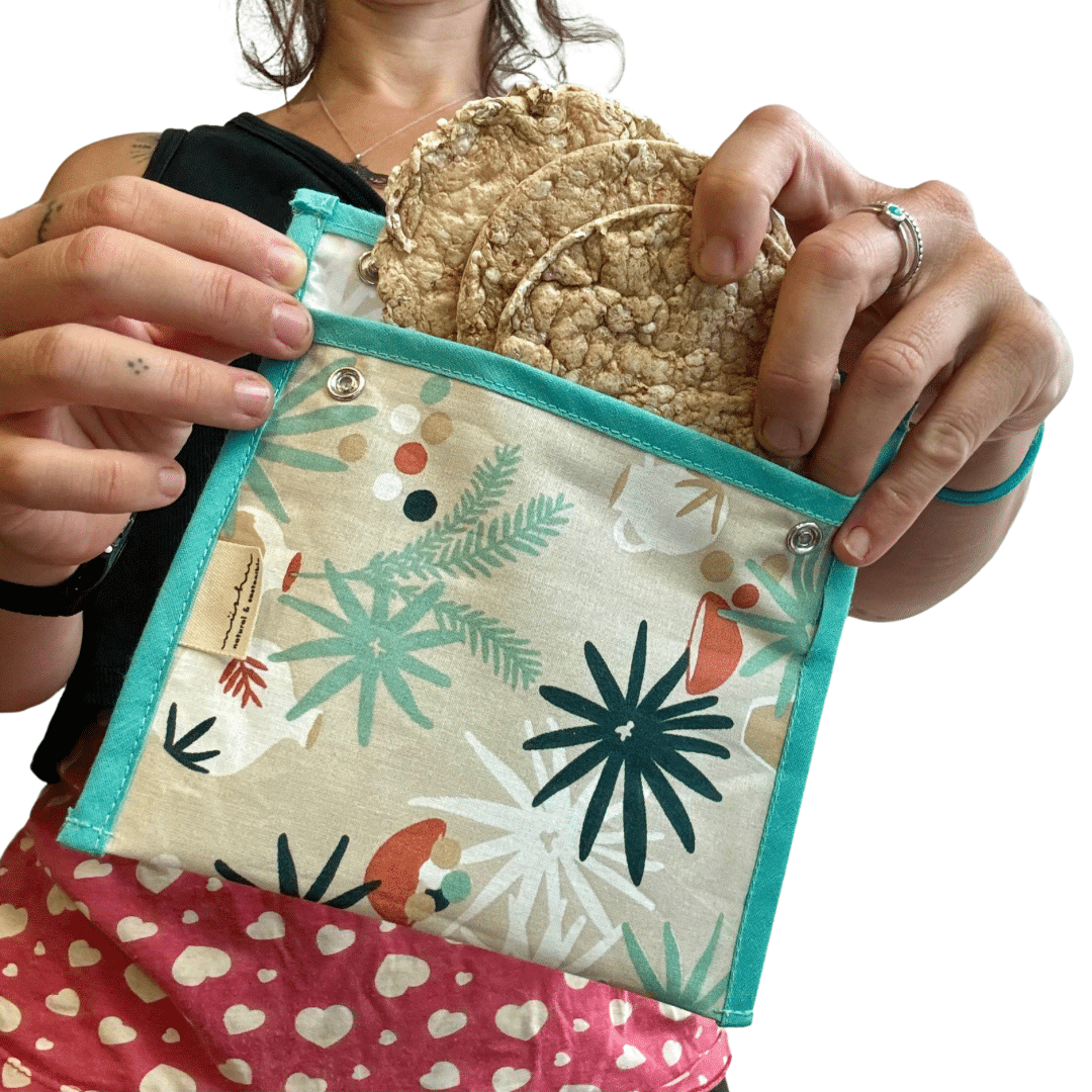 Bossa amb plastic alimentari per a portar esmorzars o berenars. Sostenible, pràctic i lleuger.